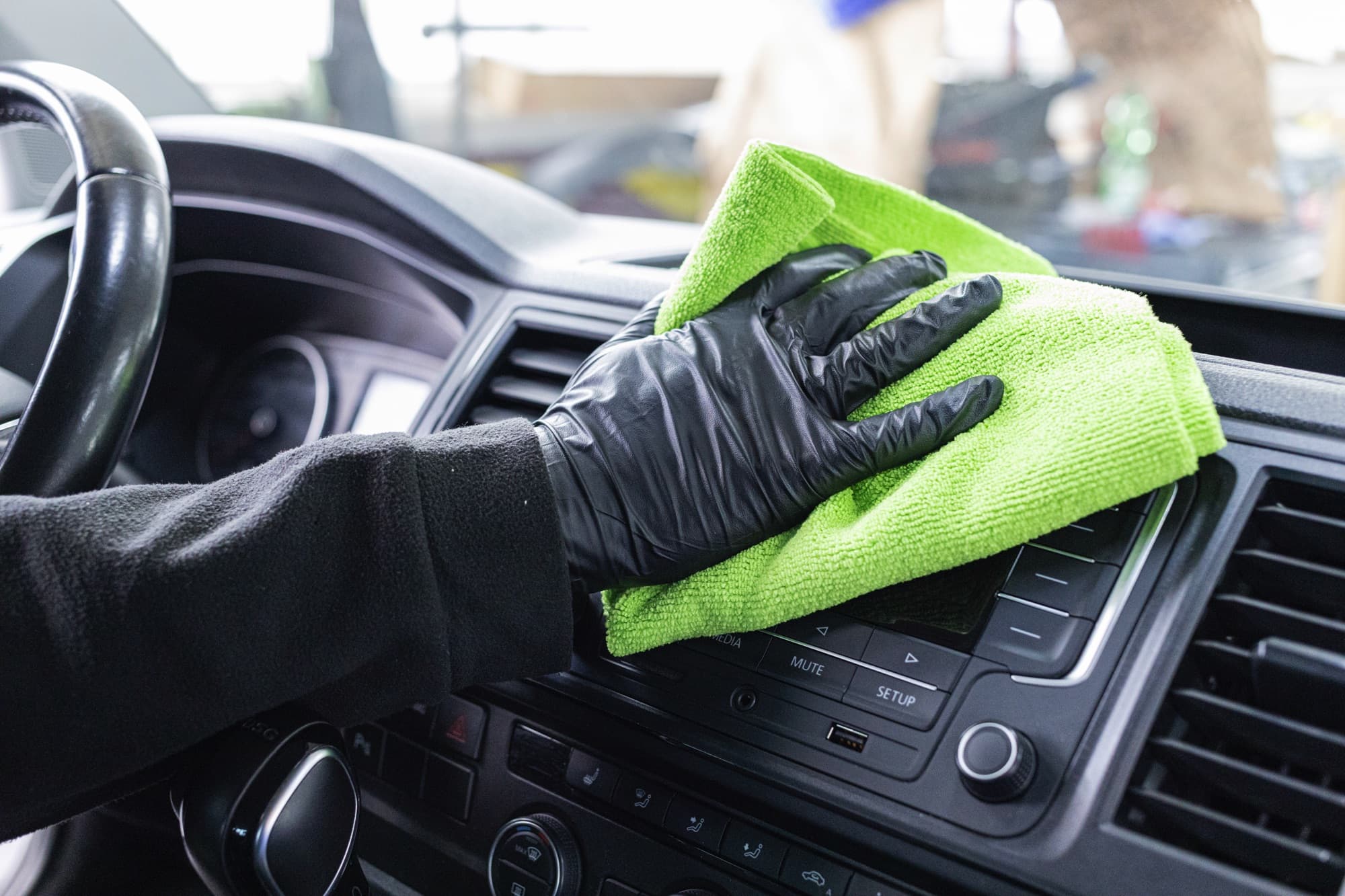 Finition et nettoyage intérieur d'un véhicule chez MV Auto Style